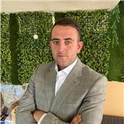 Me defino como una persona empática y ayudaré a mis clientes en mis sesiones a desarrollarse personalmente y cumplir sus objetivos.